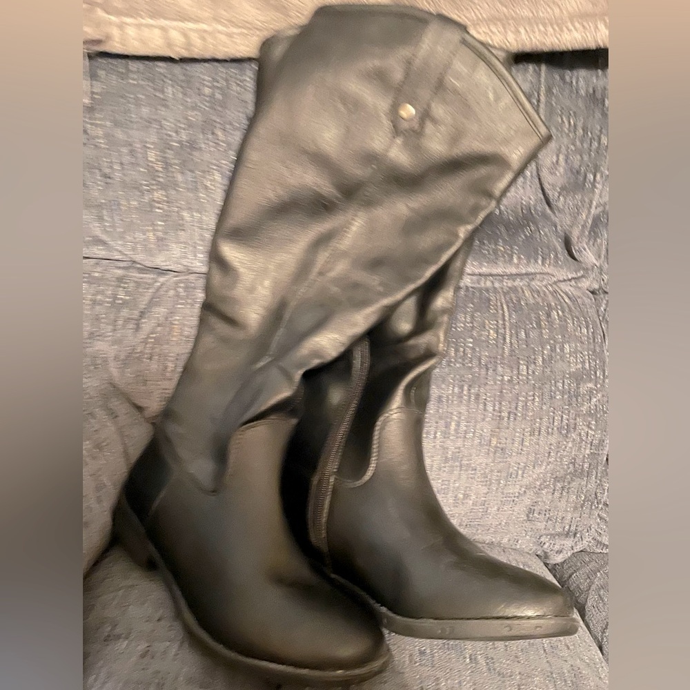 Size 7.5 knee boots